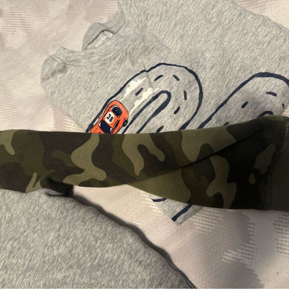 Boys 4T long sleeve cars tee and camo sweatshirt zip up hoodie bundle! Like new! - Picture 7 of 8